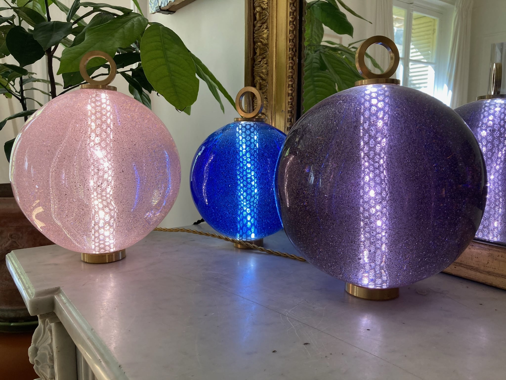 Othoniel_Lampe perle rose mica